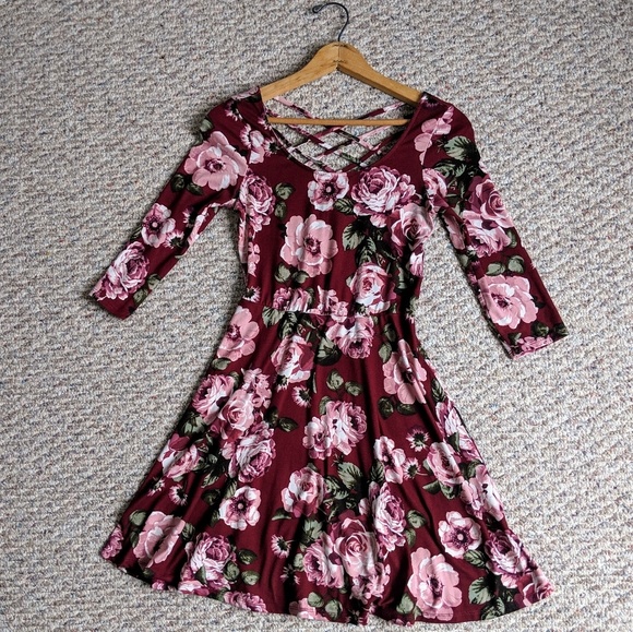 Burgundy Floral Three Quarter Sleeve Dress - Picture 2 of 5